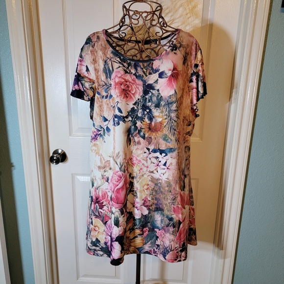 Azalea by Firmiana Tops - Azalea by Firmiana Floral Top/Tunic Women's Size 2XL